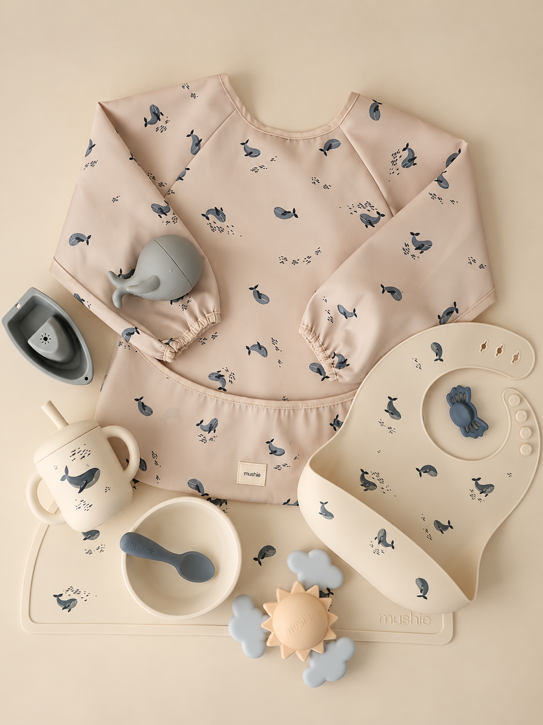 Bavoir avec manches Mushie Whales